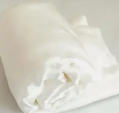 【新品】希少！高級シルク100%のベビー布団 ＋専用シルクカバー2枚　色ホワイト