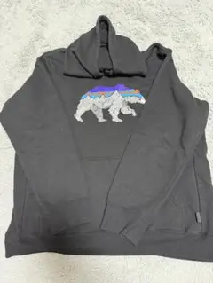 patagonia L クマ刺繍 パーカー