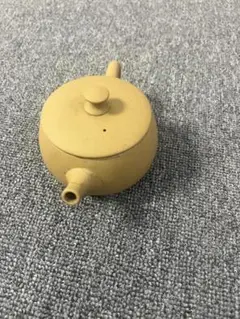 ベージュ 陶器 丸型急須4