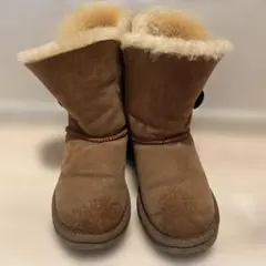 UGG ボタン付きムートンブーツ