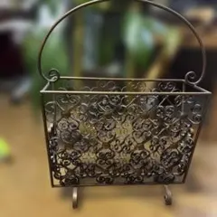 金属製のマガジンラック