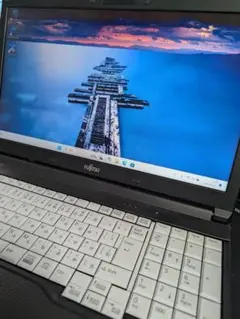 Fujitsu 15.6インチ ノートPC 富士通