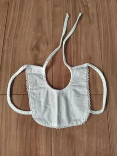 白い刺繍入り スタイ