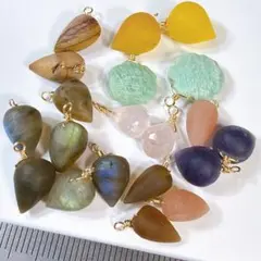 サービス品＊天然石の豪華なチャームアソートk61