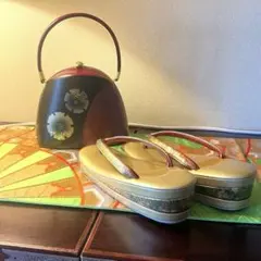 お洒落な美しいデザインの　　　　　　　バッグと草履のセット