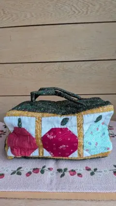 パッチワーク 果物モチーフポーチ（ハンドメイド）