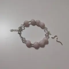 ピンクビーズのカジュアルブレスレット