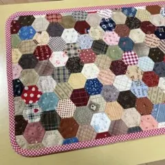 パッチワークキルト　6 ヘキサゴン繋ぎ・カントリー系配色