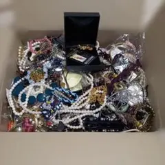 シ*ス様 【ジャンク】大量アクセサリー詰め合わせ ネックレス イヤリング等