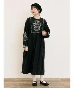 【美品】大人気サマンサモスモス配色刺繍ワンピースMサイズ