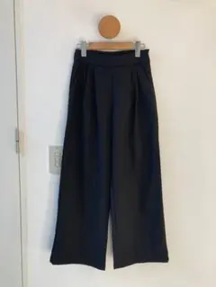 新品タグ付き　綺麗目　ブラック ワイドパンツ プリーツ　xs
