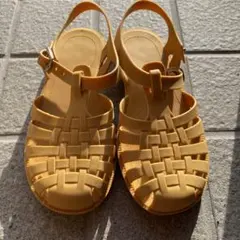 イエロー編み込みデザインサンダル