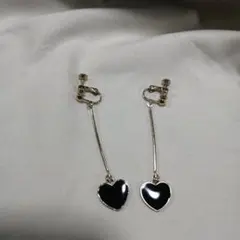 ハート型 黒いペンダント イヤリング