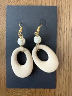 ピアス オーバル型