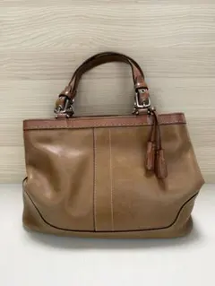 コーチ　レザー タッセル付きハンドバッグ