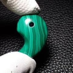 天然石 マラカイト 鉱物標本 勾玉 2 孔雀石 原石 水晶 結晶 パワーストーン