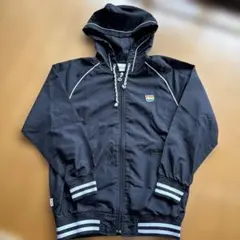 黒いフード付きジャンバーのサムネイル