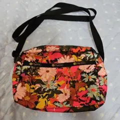 美品LeSportsac ショルダーバッグ 花柄 ナイロンのサムネイル