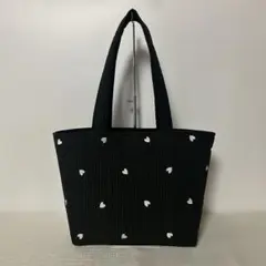 ヌビ　肩掛けトートバッグ（ブラック×ホワイトハート）ハンドメイド