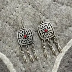 Item thumbnail for item a2e2fcd0-b8a1-4404-9528-9b9cd4a03563