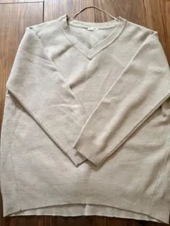 ベージュ Vネック 長袖ニットセーター
