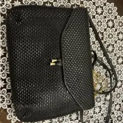 黒 編み込みデザイン ショルダーバッグ