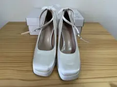 ホワイトサテンオープントゥパンプス