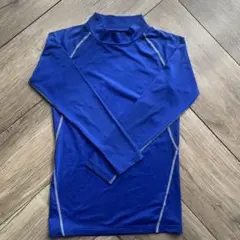 青の長袖ハイネックインナーシャツ