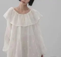 【現行品：未使用品】willfully フラワーモチーフシアーブラウス 現行品：未使用品】willfully フラワーモチーフシアーブラウス - メルカリ
