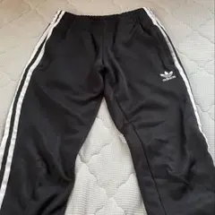 adidas 3本ライン 黒パンツ xsサイズ