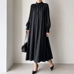 美品 セオリーリュクス サテンワンピース 黒 40 とろみ Aライン 日本製 美品 セオリーリュクス サテンワンピース 黒 40 とろみ Aライン 日本製
