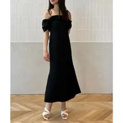 eimy istoire サテンオフショルダースリットワンピース ブラック