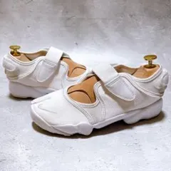 定価（税込）12,100円 Nike Air Rift Breathe 24cm