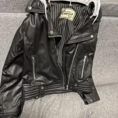 フード付き黒ライダースジャケット