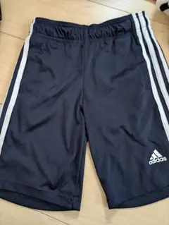 adidas ネイビー ハーフパンツ 120cm