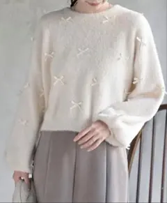 完売　rps リボンモチーフ付きフェザーニットプルオーバー　ホワイト