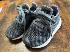 adidas スニーカー　キッズ