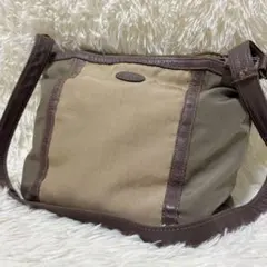 風鈴様　ibiza イビサ　ショルダーバッグ　リーフ　葉　刺繍　ロゴ　ナイロン