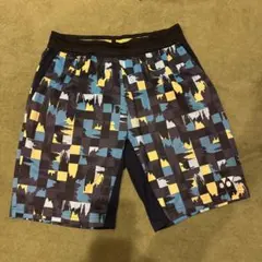 ヨネックス　幾何学模様 ショートパンツ