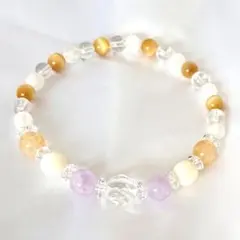 水晶に施された彫刻が女性らしさを象徴、天然石アクセサリーブレスレット　新品未使用