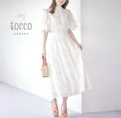 tocco フラワー刺繍×ドットフレアスリーブシャーリングネックワンピース