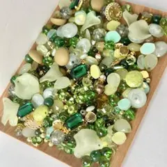 週末限定価格☺︎︎アクセサリーパーツ グリーンB 160g以上入り まとめ売り