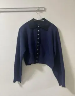 ネイビー ボタン付き クロップドカーディガン