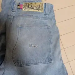 Dime デニムパンツ ライトブルー 刺繍ロゴのサムネイル