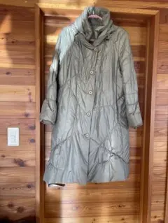 お値引きしました 軽量ダウンロングコート　グレージュ　フード付き