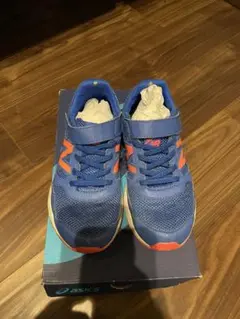 ニューバランス　スニーカー