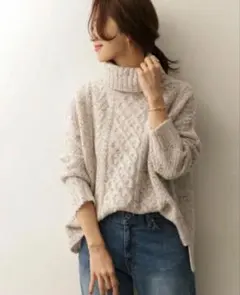 【美品】アーバンリサーチ　ケーブルニットタートルネックセーター