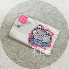 ちいかわ スウェットなみんなのスマホに貼れるサイズのステッカー（モモンガ）