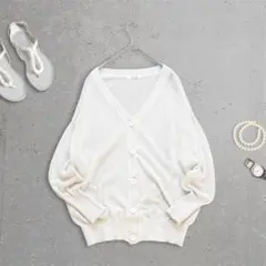 美品✨️ウィムガゼット【洗える】camifine Vネックカーディガン　白のサムネイル