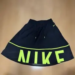 NIKE フレアスカート ブラック Lサイズのサムネイル